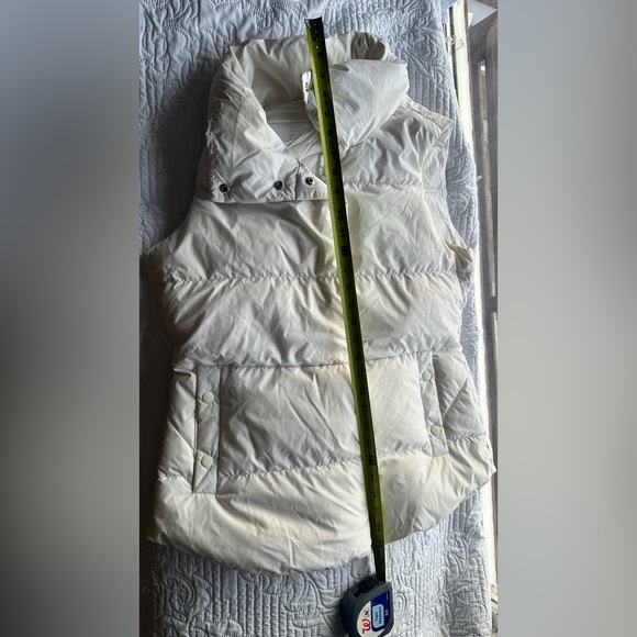 Athleta Jackets & Blazers - Athleta Cream Puffer Vest LARGE